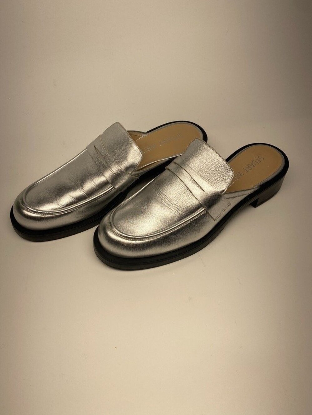 STUART WEITZMAN Womens Palmer Bold Siver Loafer Mule  Sz 10 B